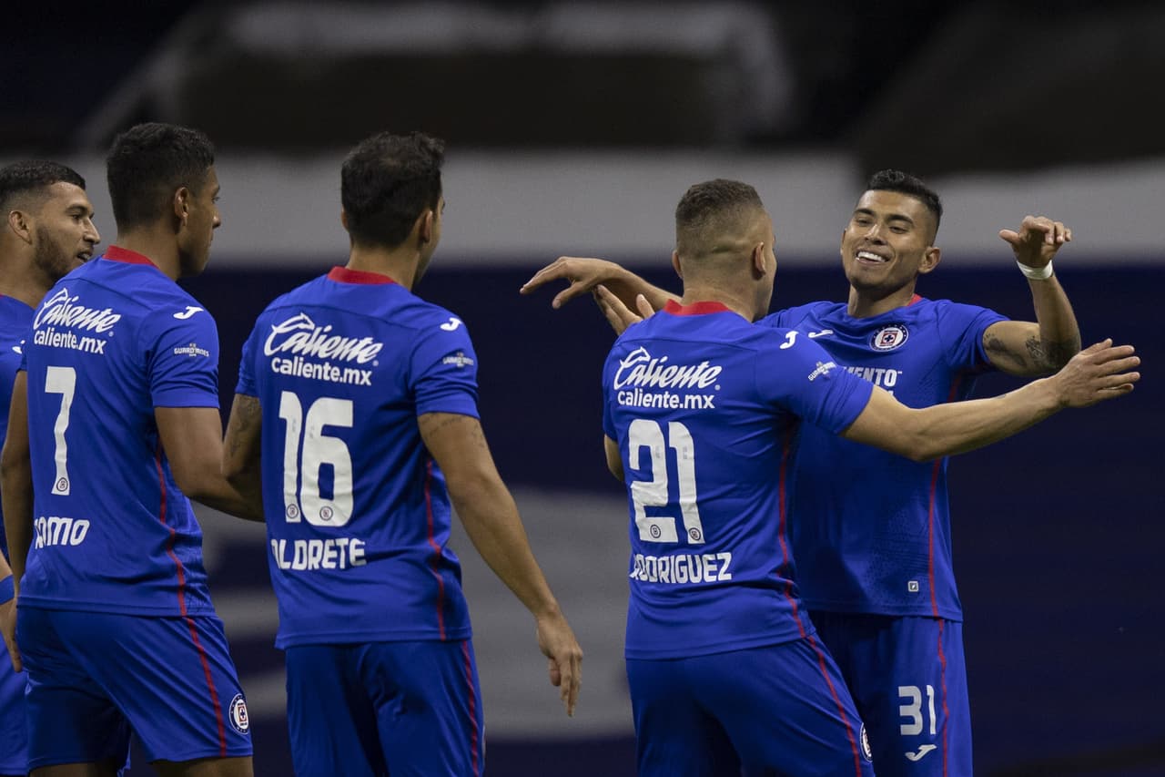 Dinenno rescató el resultado en la recta final para clasificar a la fiesta grande en segundo lugar. | Orbelín Pineda abrió el marcador para los cementeros; Juan Ignacio Dinenno (86’, 90’) emparejó los cartones y dio vuelta al juego en la recta final. Pumas y Cruz Azul clasifican directamente a la Liguilla en las posiciones segunda y cuarta, respectivamente.