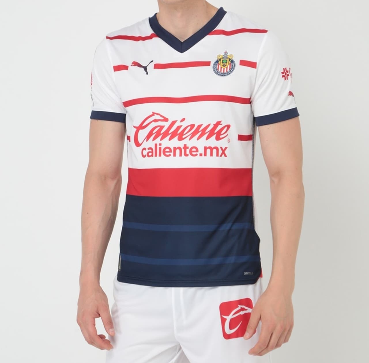 Diferente e innovador el diseño del jersey de visitante de Chivas.