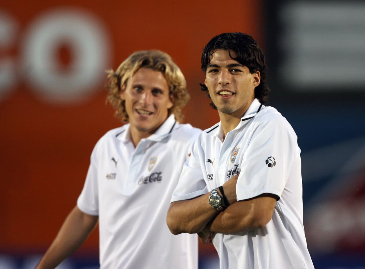 El 'Pistolero' superó a Diego Forlán como el máximo goleador histórico de la selección de Uruguay, con la que lleva 45 goles en los 9 años jugando con el equipo de mayores.