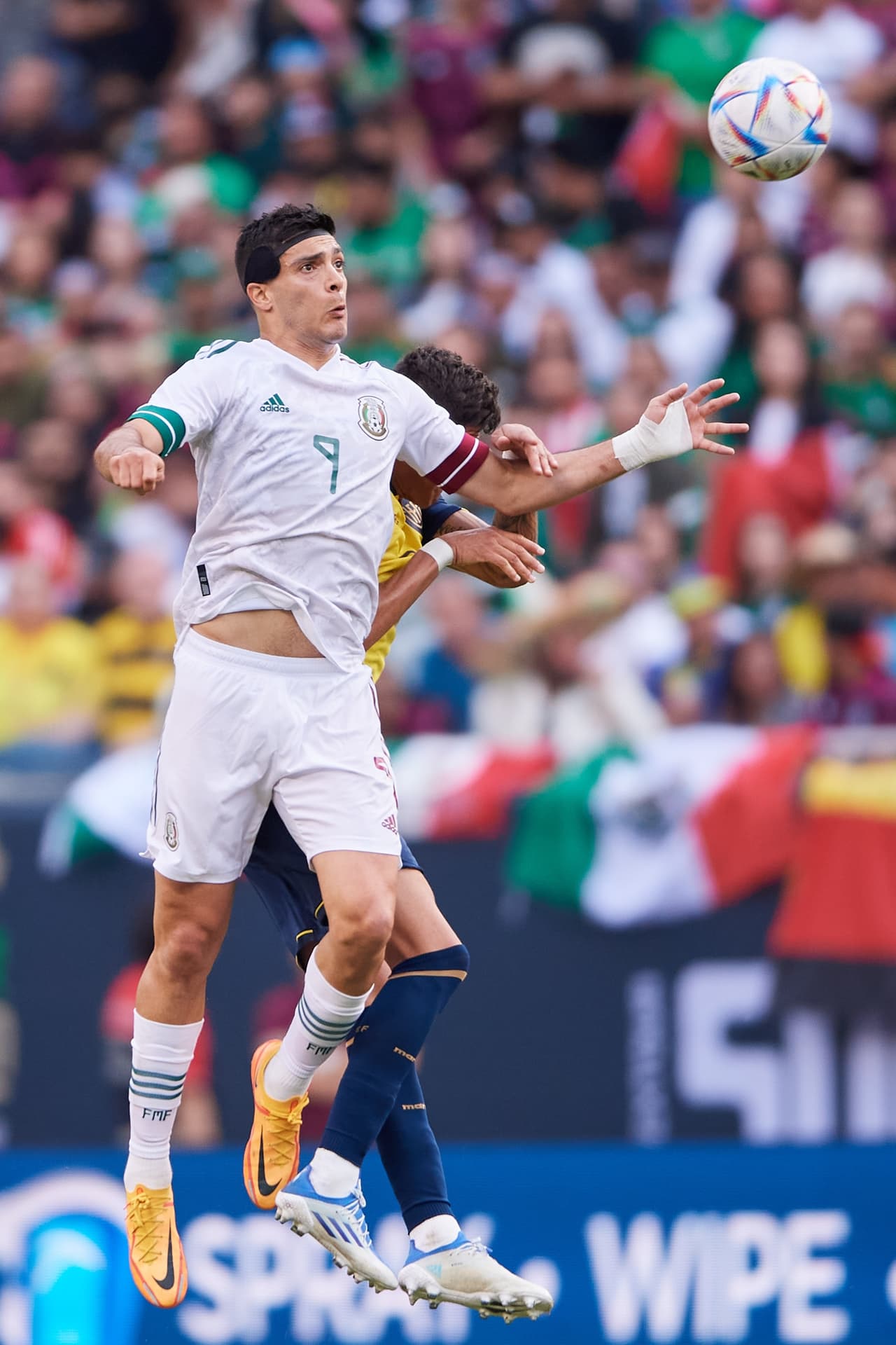 Raúl Jiménez solo tuvo una clara pero la falló.