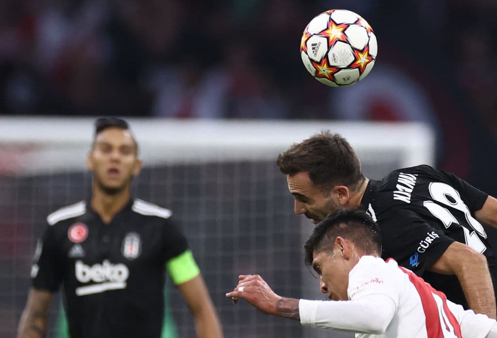 Ajax se impone 2-0 ante el Besiktas en Amsterdam, durante la fase de Grupos de la UEFA Champions League. Las anotaciones corrieron a cargo de Steven Berguis (17') y Sébastien Haller (43'). Edson Álvarez disputó los 90 minutos del encuentro.