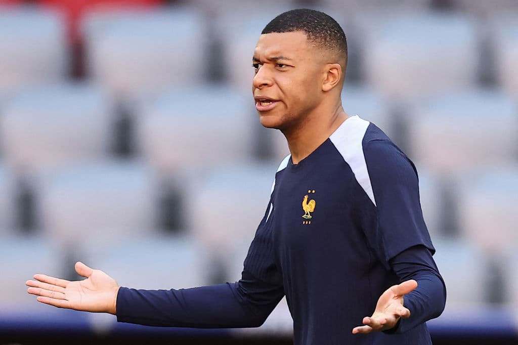 Leyenda del futbol francés dice que Mbappé “no ha sido un digno capitán”