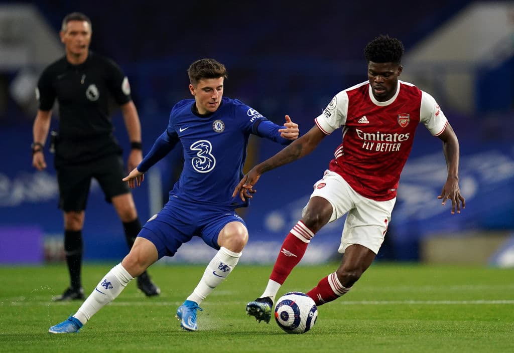 Arsenal se impone ante el Chelsea por la mínima con anotación de Emile Smith Rowe al minuto 16, durante el Derby del norte de Londres. Los 'Gunners', con este resultado, siguen buscando puestos en la Europa League.