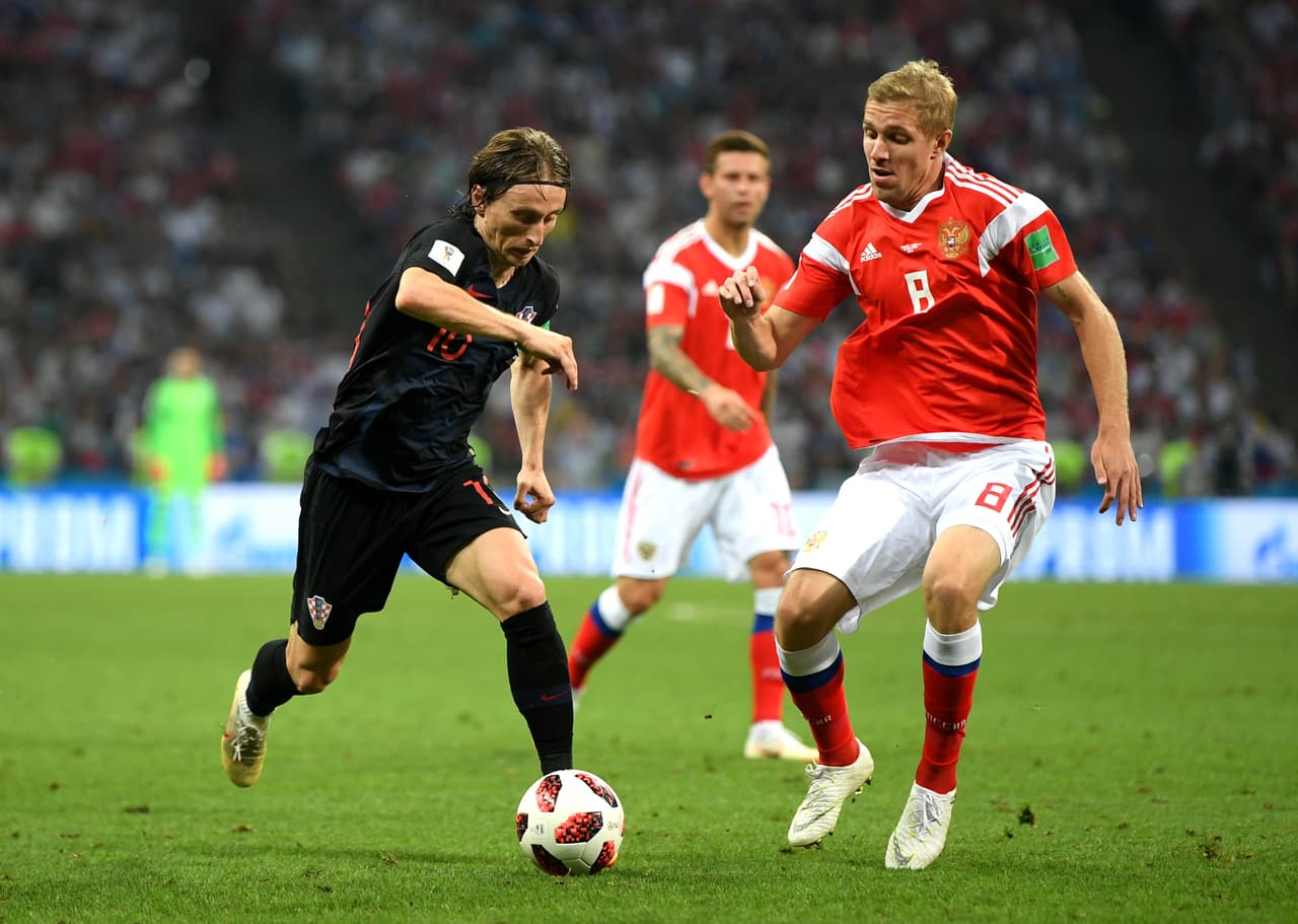 Iury Gazinski (derecha) ingresó en los 10 minutos finales del tiempo reglamentario para marcar a Modric, quien con el paso de los minutos mejoró su nivel futbolístico.