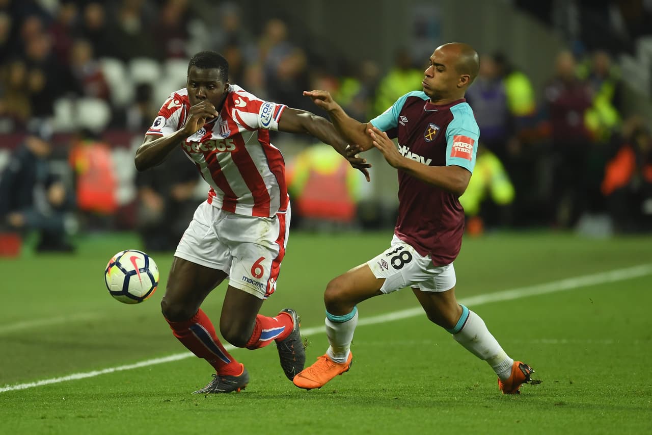 Joao Mario fue sustituido por Andy Carroll al minuto 41 del segundo tiempo, mientras que antes al minuto 31 entró Chicharito.