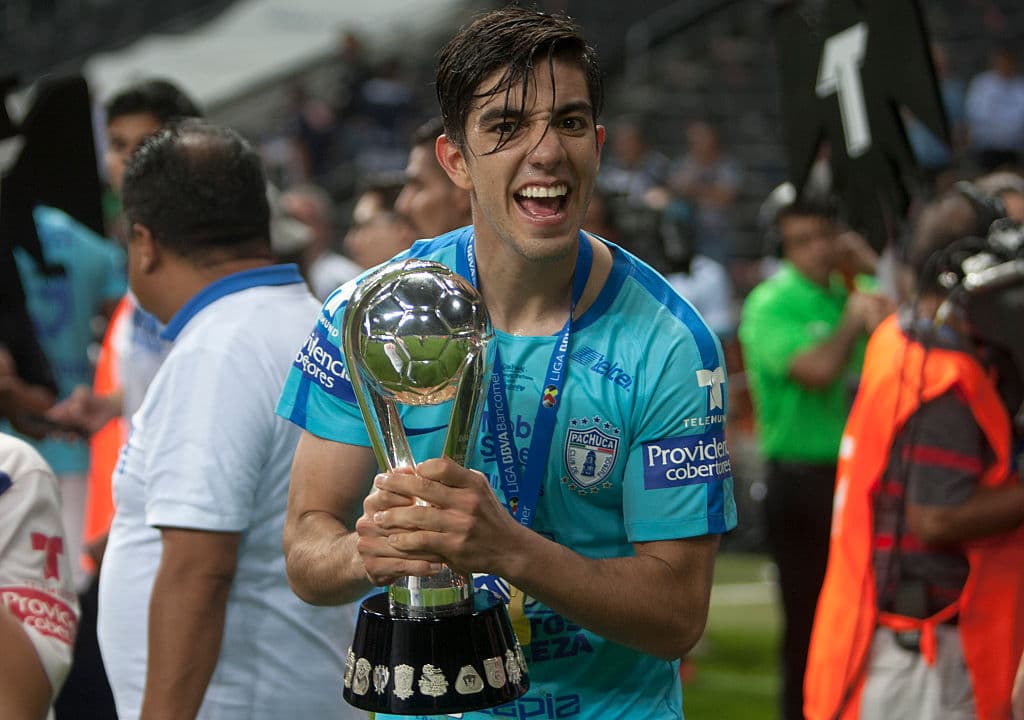 Cuando Pizarro dejó a Pachuca por la Chivas en la 2016-17, el Rebaño desembolsó 17.4 millones de dólares.