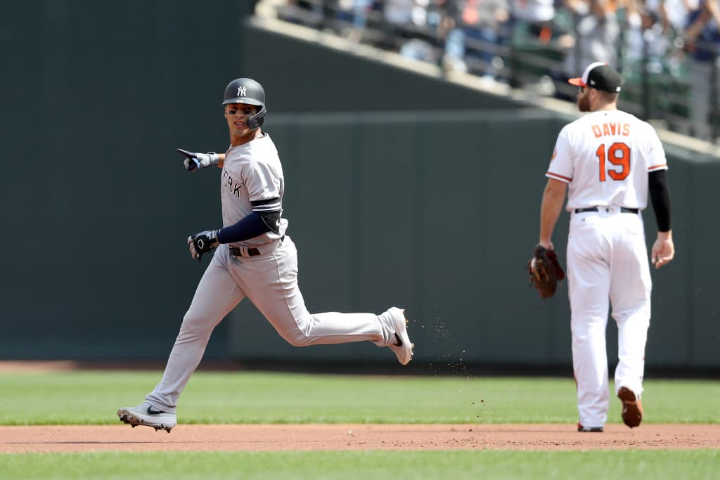 Una tarde esplendorosa y de tremenda abundancia para los New York Yankees que se despacharon con la cuchara grande al apabullar en Oriole Park at Camden Yards a los Orioles y barrer la serie entre rivales del Este de la Liga Americana.