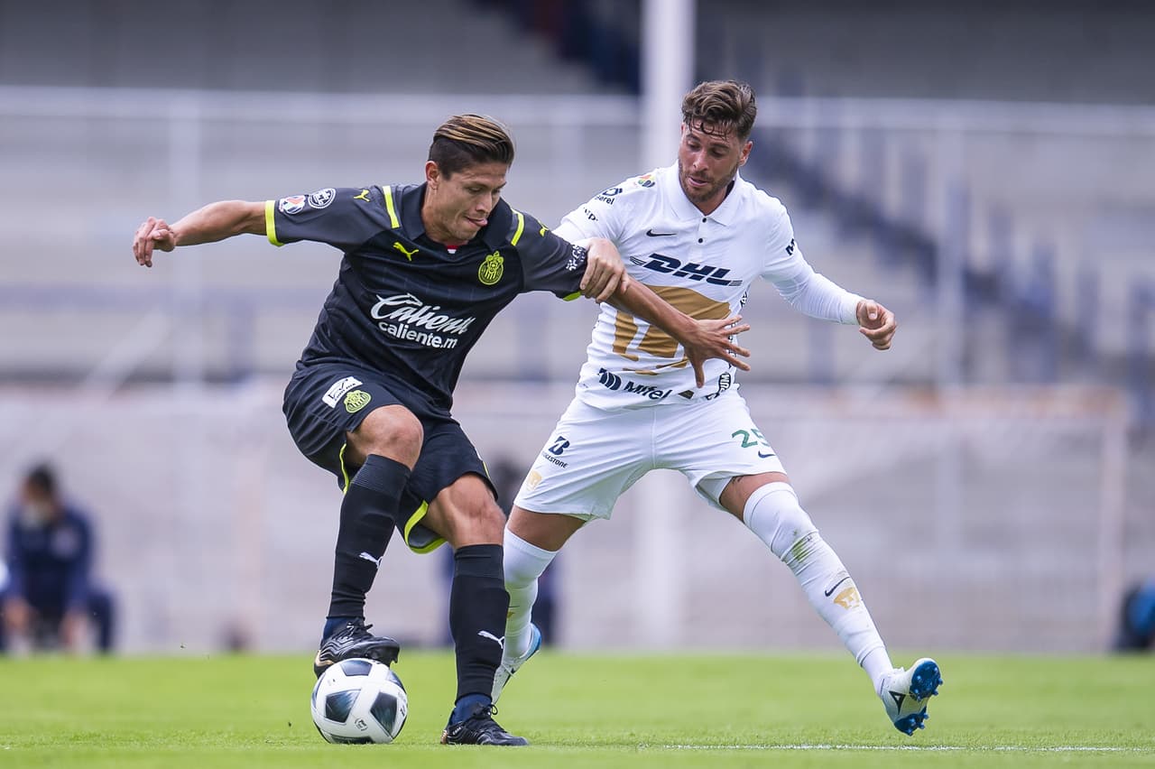 Pumas y Chivas no se hicieron daño y firmaron un empate sin goles en la cancha del Olímpico Universitario.