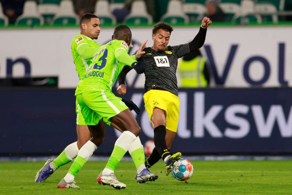 FC Koln sorprende al Borussia Moenchengladbach y les pegan 4-1, Augsburg le roba la victoria al Hertha en el último minuto y empatan 1-1, Hoffenheim no se toca el corazón y golean 3-6 al Greuther Furth, Bochum remonta el Freiburg y se imponen 2-1, en el regreso de Haaland, el Borussia le pega 1-3 al Wolfsburg y el Bayern cierra el día en victoria 1-0 sobre el Arminia Bielefeld.