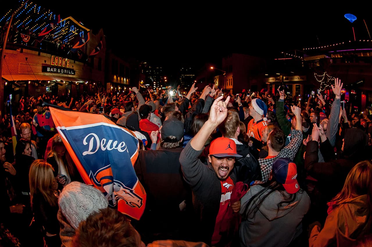 Así celebraron los Denver Broncos su triunfo en el Super Bowl 50 ante los Carolina Panthers 24-10.