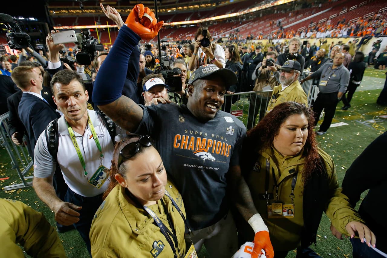 Así celebraron los Denver Broncos su triunfo en el Super Bowl 50 ante los Carolina Panthers 24-10.