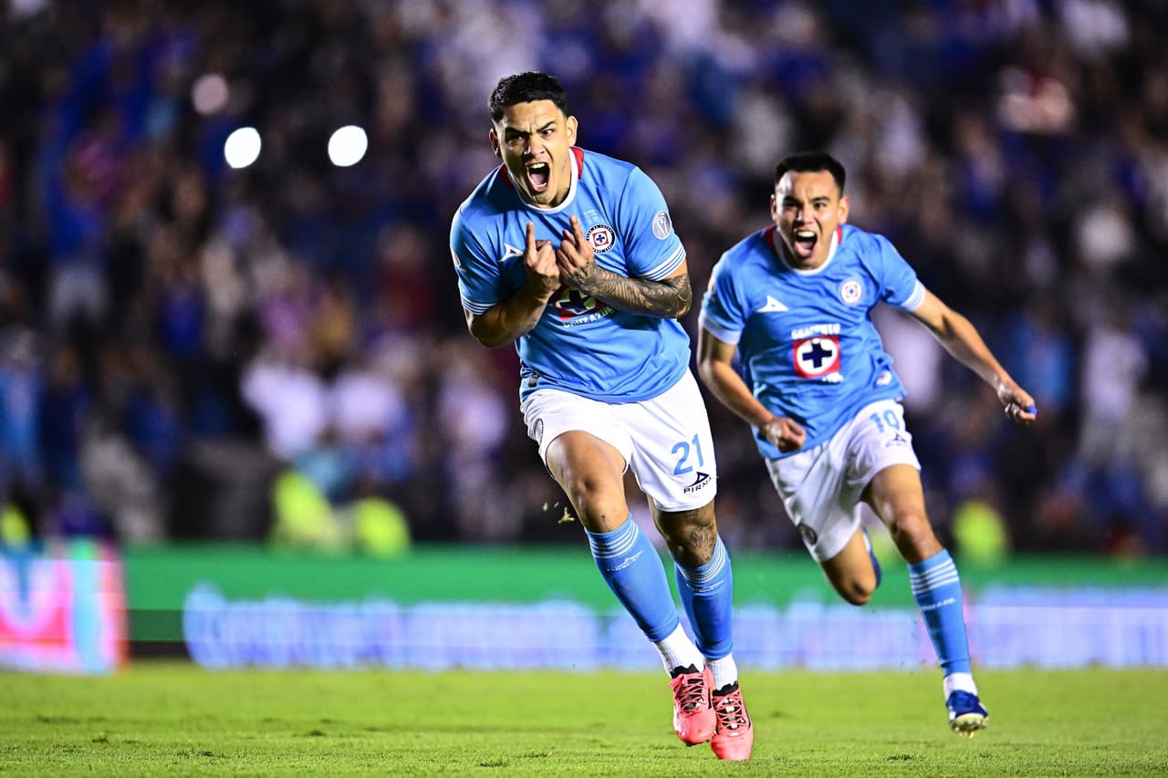 'Toro' Fernández tiene un regreso de ensueño en goleada de Cruz Azul