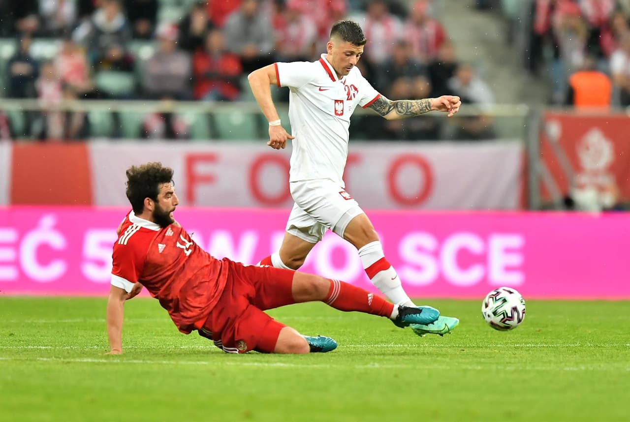 Polonia y Rusia empatan 1-1 en partido internacional amistoso que se llevó a cabo en Wroclaw, al oeste de Polonia. Jakub Swierczok abrió el marcador para los locales al minuto 4' del encuentro, pero Vyacheslav Karavayev, al minuto 20', se encargó de empatar el encuentro. Los polacos jugarán su próximo amistoso ante Islandia el próximo 8 de junio, mientras que los rusos se enfrentarán ante Bulgaria este sábado.