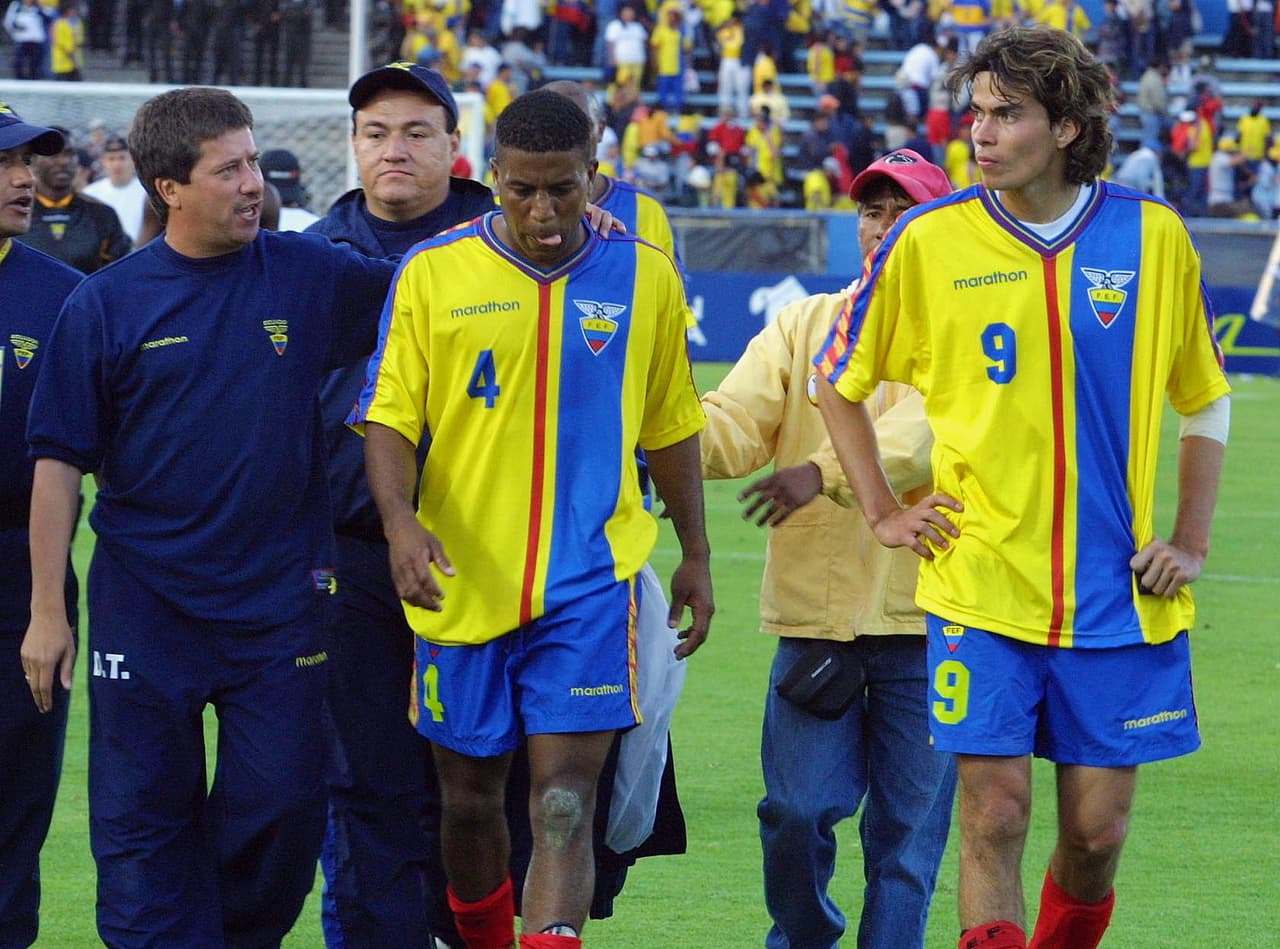 Mientras el equipo argentino consolidaba su figura imbatible en aquella eliminatoria, Ecuador se complicaba el camino, aunque al final lograría avanzar a su primer Mundial.