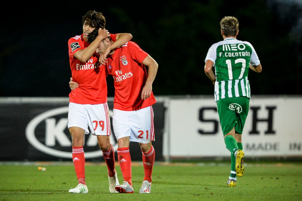 Pizzi (centro) le dio tranquilidad al Benfica con el 3-1 a favor en el minuto 59'.
