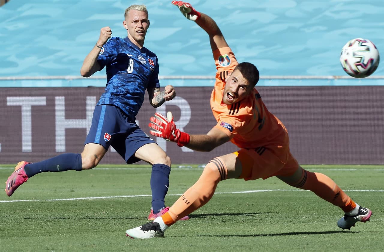 España golea a Eslovaquia 5-0 para asegurar el segundo lugar del grupo y calificar a Octavos en la Euro 2020. Con dos autogoles y tres por parte de Laporte (45+3'), Pablo Sarabia (56') y Ferrán Torres (67'), los españoles se sacan la espina y ahora enfrentarán a Croacia.