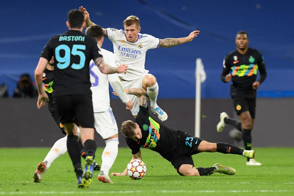 Toni Kroos (17') y Marco Asensio (79') le dieron el triunfo al Real Madrid sobre el Inter en el Bernabeu, para cerrar la fase de Grupos de la UEFA Champions League. El equipo merengue se clasifica como primer lugar del grupo, mientras que los 'Nerazzurri' como segundo de grupo.