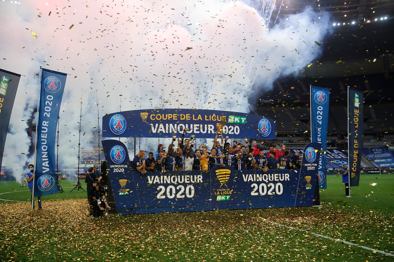 Así festejaron Neymar, Mbappé y el PSG su triple corona | Tras conseguir la Copa de la Liga de Francia los festejos no se hicieron esperar.