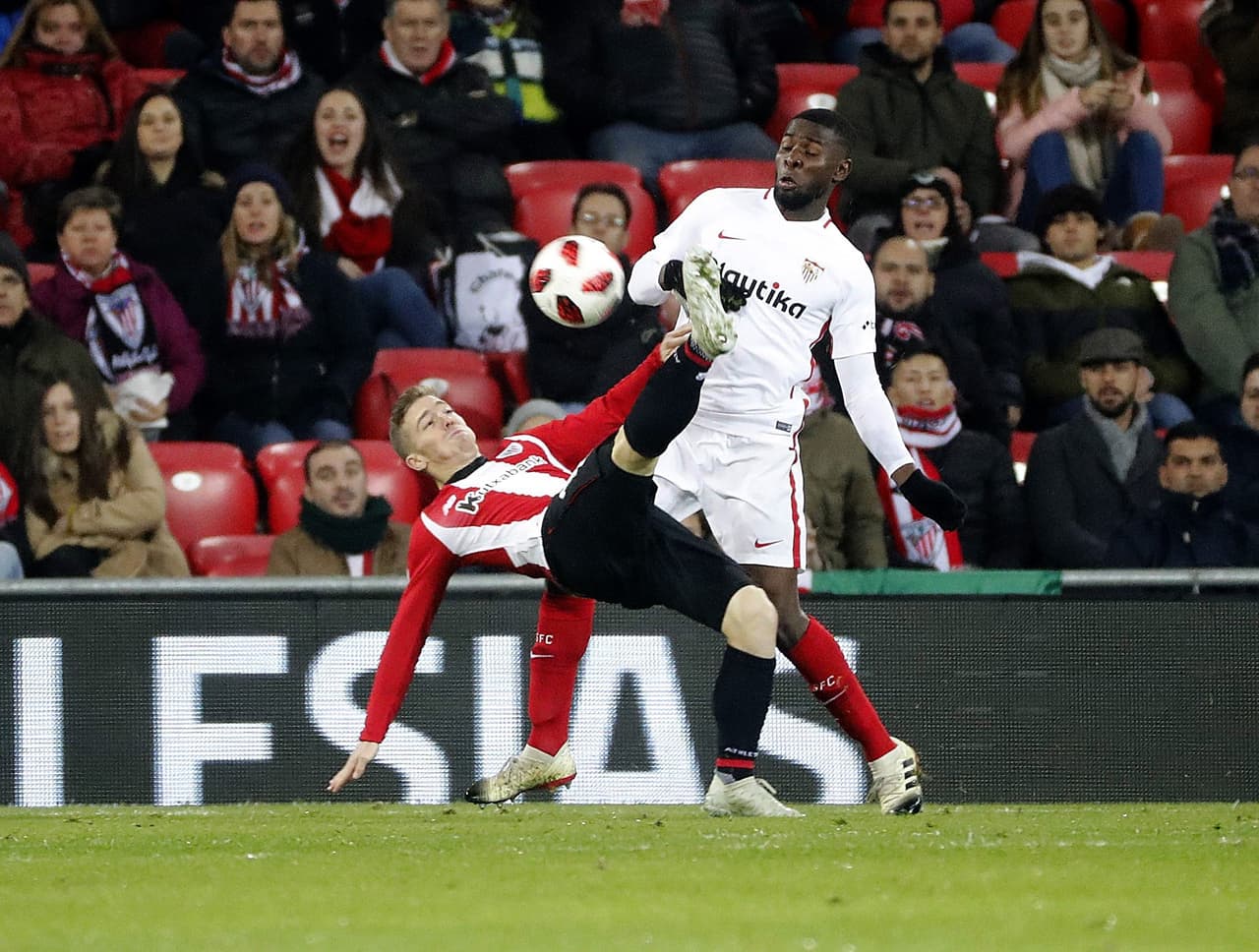 Y no bajaron los brazos los vascos, intentaron buscar la igualada pero el Sevilla estaba bien colocado, sabían a lo que jugaban y eso le complicó a los bilbaínos.