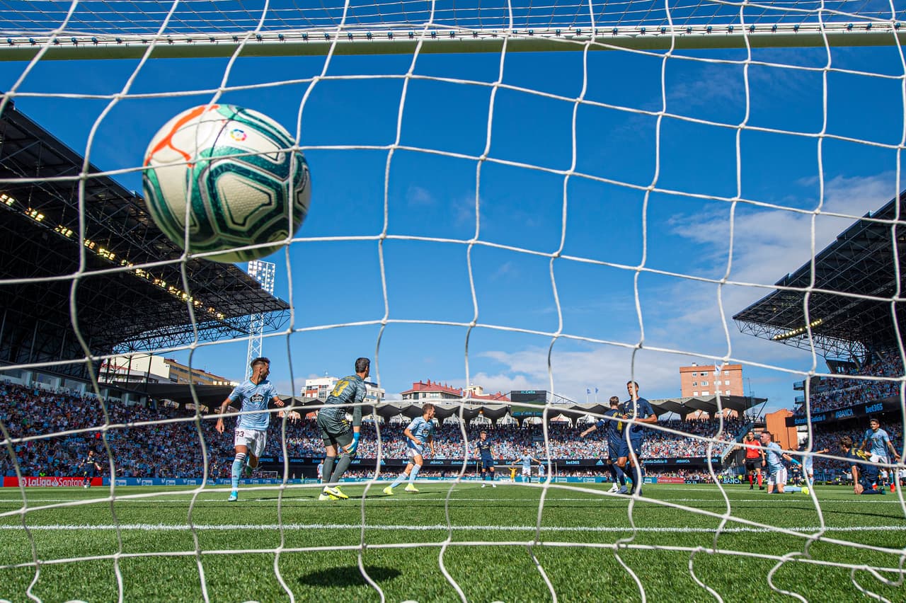 El Real Madrid venció 3-1 al Celta de Vigo con buena actuación de Bale y Benzema. Modric fue expulsado al 56'.