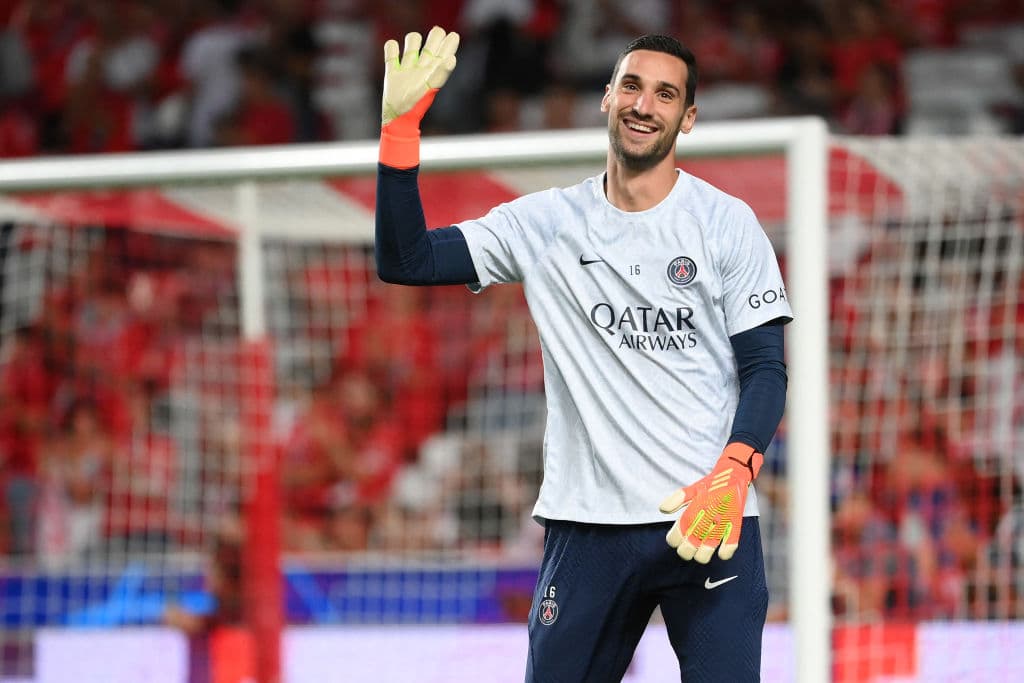 Sergio Rico, portero del PSG, “evoluciona favorablemente” y le quitan la sedación