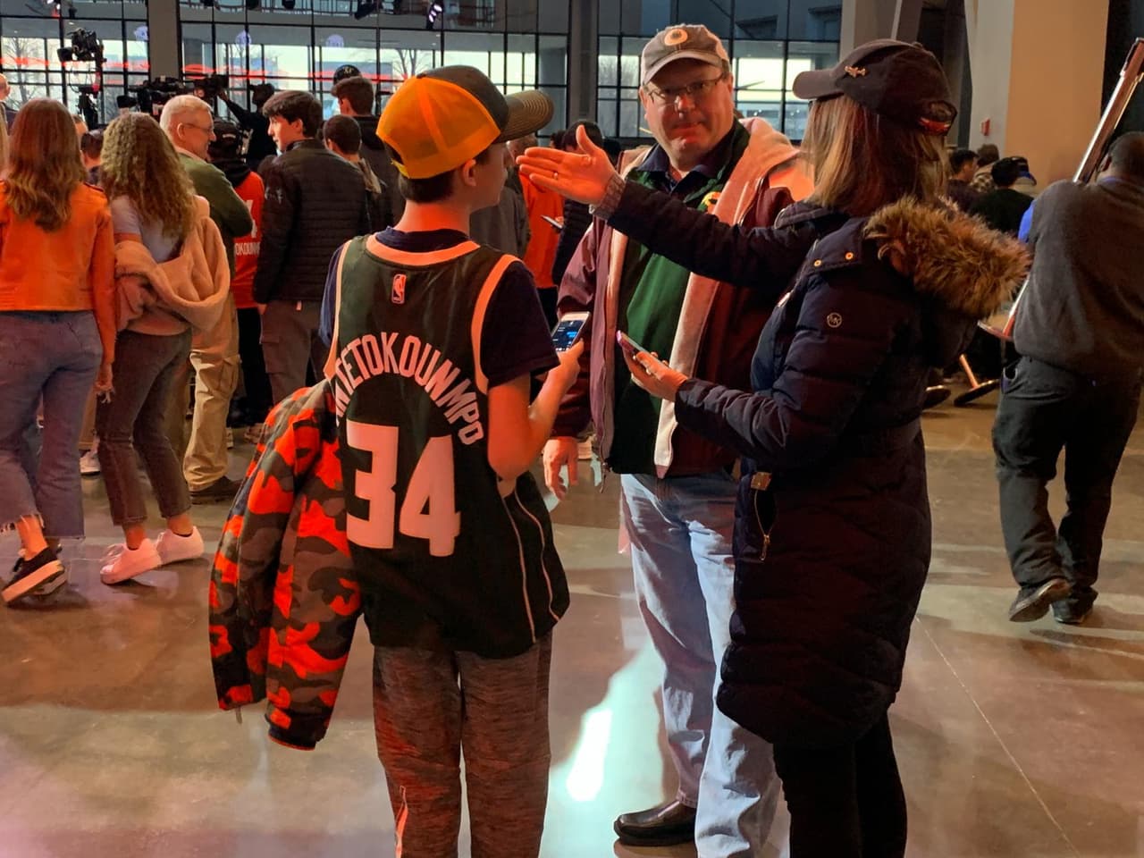 Así se vive la pasión del NBA All-Star Game muy colorido y con gente emocionada para disfrutar de este encuentro.