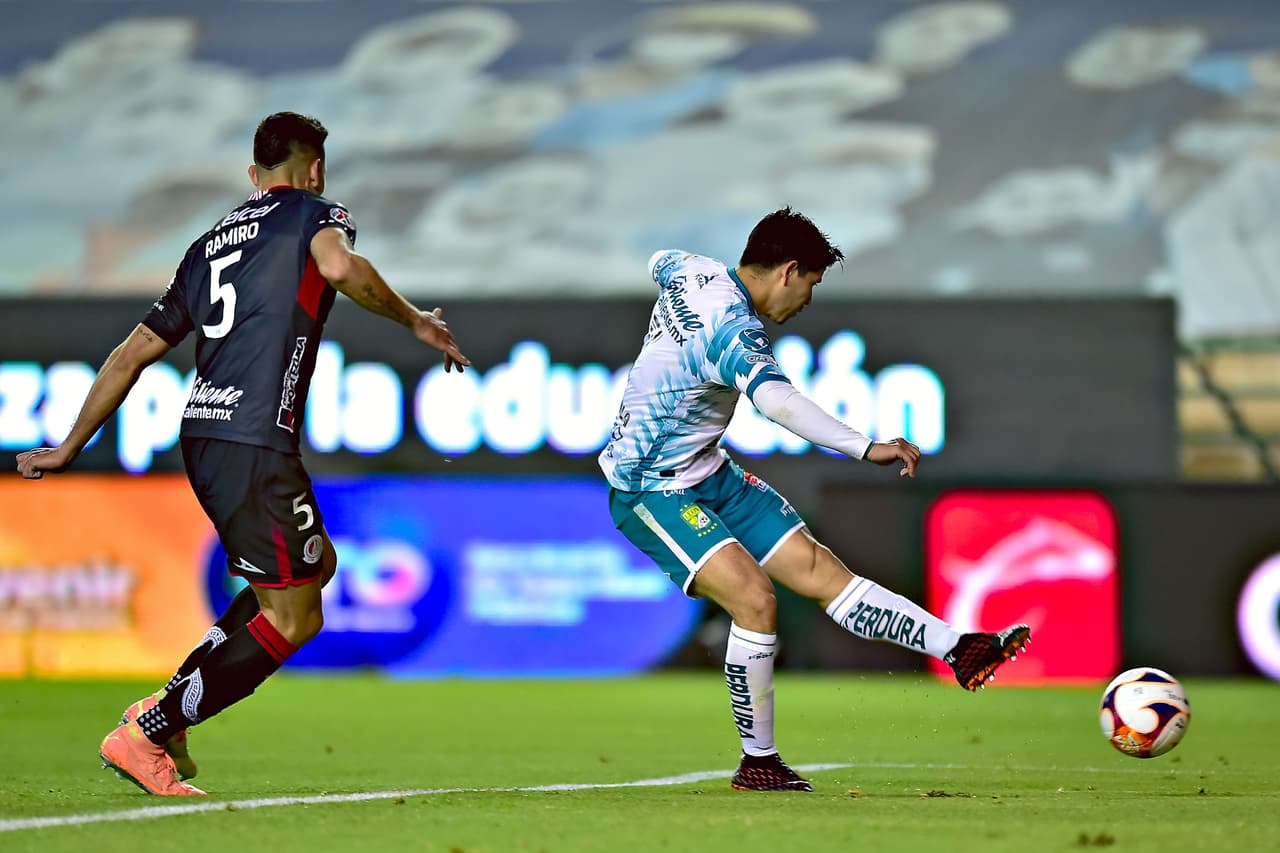 Con doblete de Victor Dávila y gol de Jean Meneses, León se impone 3-1 al Atlético San Luis y suman tres unidades.