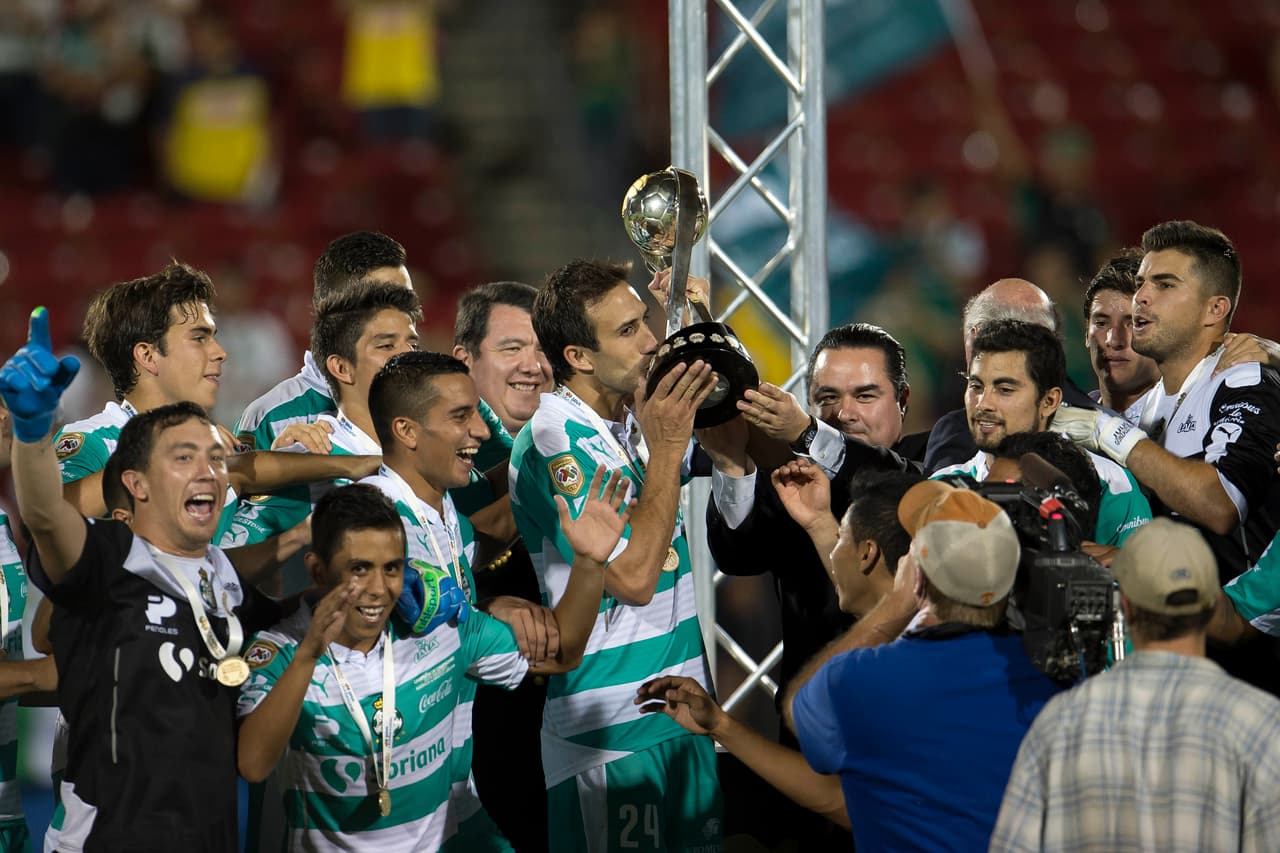 Santos conquistó su segundo título en menos de seis meses.