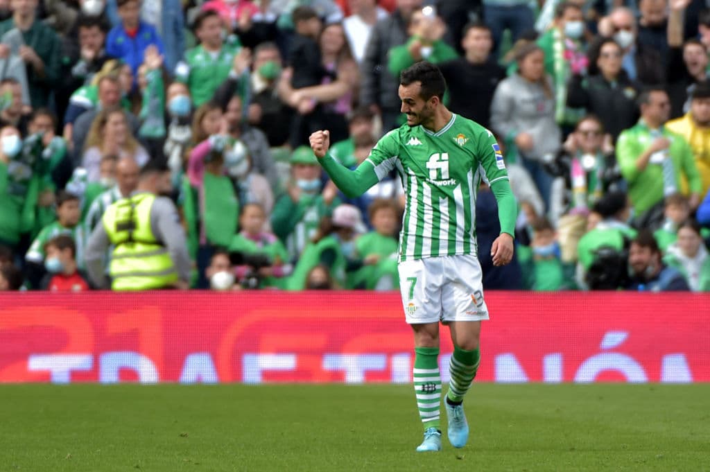 Con dos goles de Juanmi, uno de William Carvalho y otro de Alex Moreno, el Betis, que tuvo al mexicano Andrés Guardado en los últimos 10 minutos, goleó por 4-1 al Osasuna y es quinto en LaLiga.