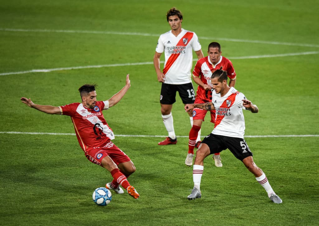 River no se conforma con el 2-0 consguido en casa y golean 2-6 en su visita a Nacional.