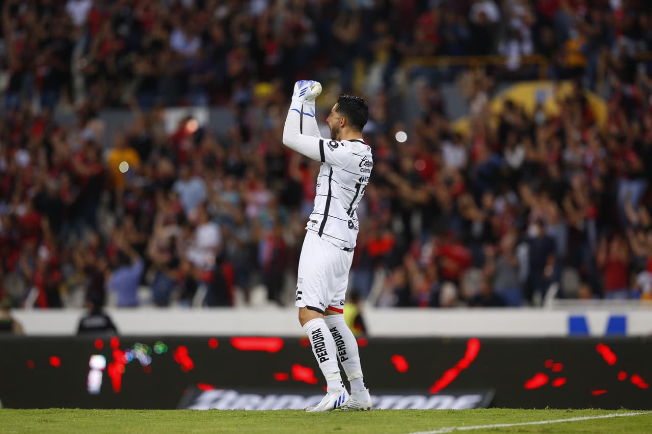 Atlas hizo valer su condición de local en el Estadio Jalisco y lleva ventaja para la vuelta de la Semifinal ante Tigres en el Universitario.