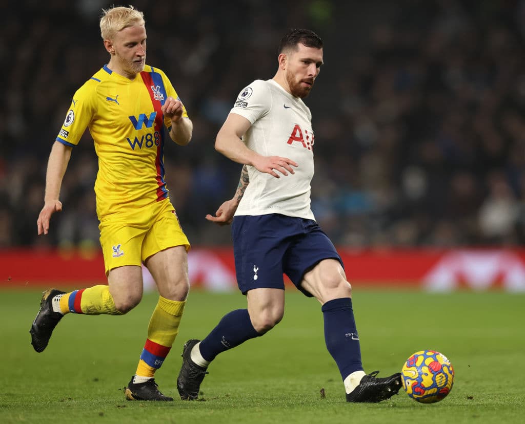 Manchester City goleo 6-3 al Leicester, Arsenal pasa por encima del Norwich City 3-0, Tottenham también golea 3-0 al Crystal Palace y el Southampton consigue apretada victoria de visita 2-3 sobre el West Ham United.