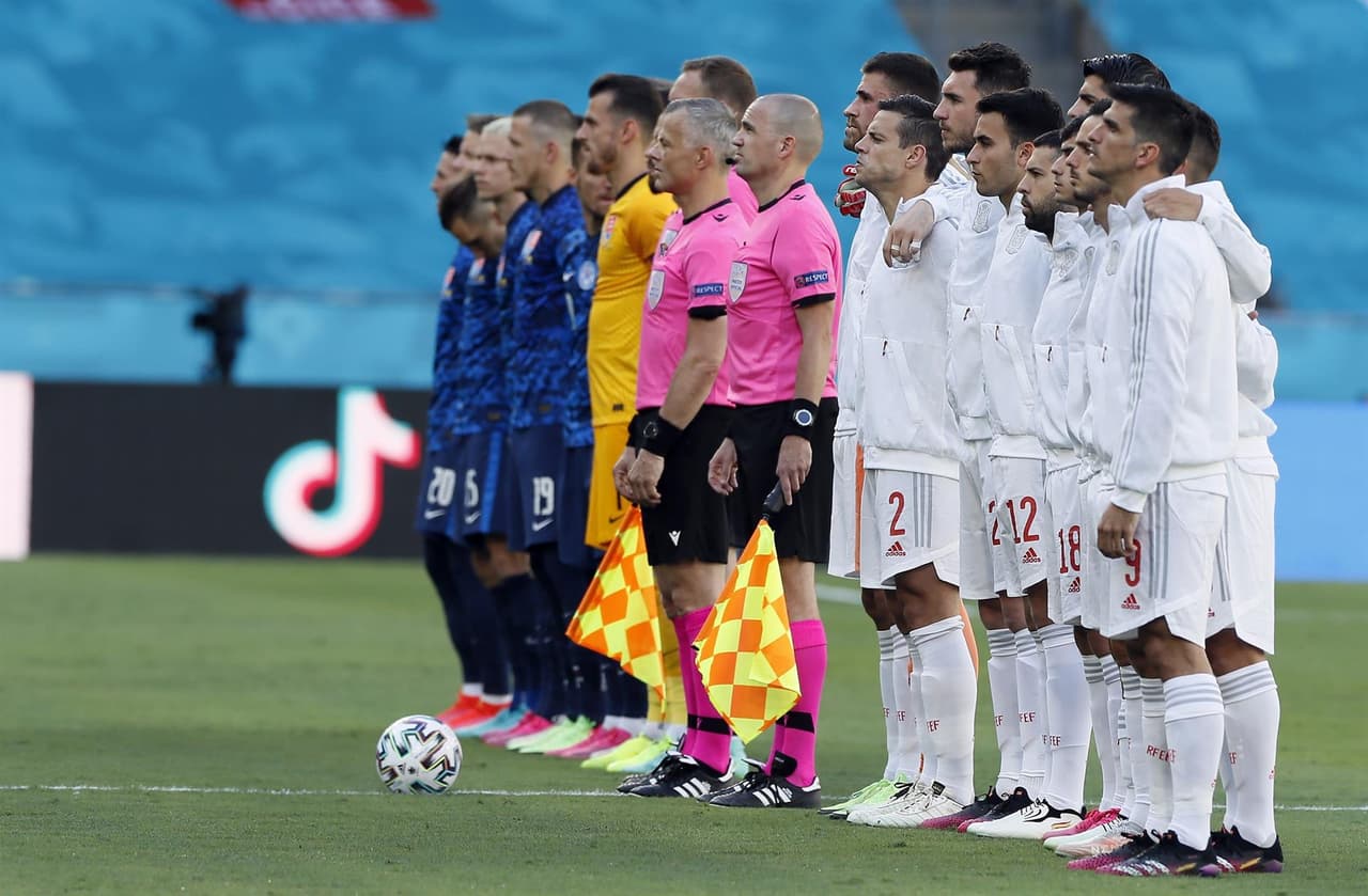 España golea a Eslovaquia 5-0 para asegurar el segundo lugar del grupo y calificar a Octavos en la Euro 2020. Con dos autogoles y tres por parte de Laporte (45+3'), Pablo Sarabia (56') y Ferrán Torres (67'), los españoles se sacan la espina y ahora enfrentarán a Croacia.