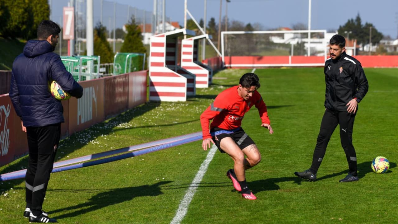 Ven a Jordan Carrillo con más minutos de juego en el Sporting Gijón