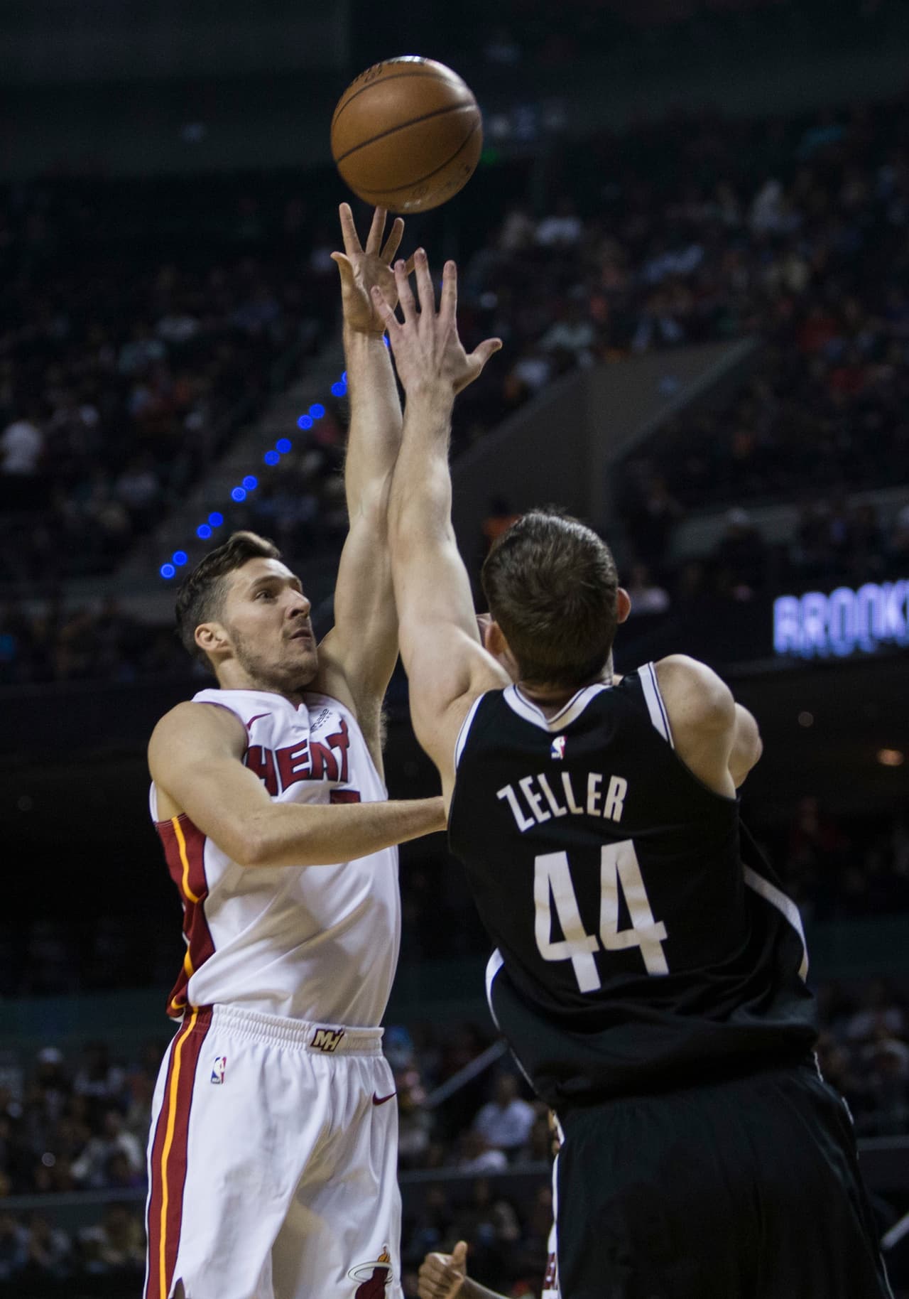 Disfruta de las imágenes del emocionante partido de temporada regular celebrado en Ciudad de México entre el Miami Heat y los Nets de Brooklyn.