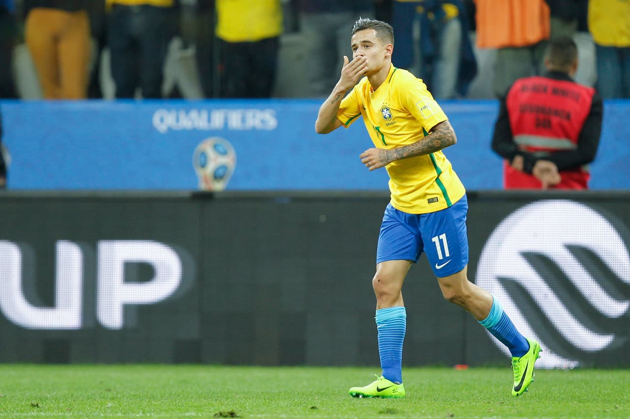 Coutinho hizo una pared con Paulinho, que le devolvió el balón al volante que aprovechó para rematar desde afuera del área al minuto 34 en un remate imposible para Anthony Silva.