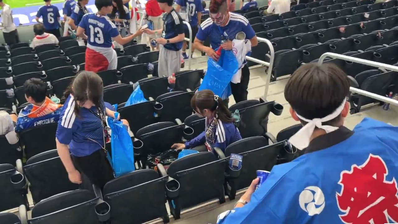 Afición de Japón, viral por recoger basura tras duelo ante Países Bajos