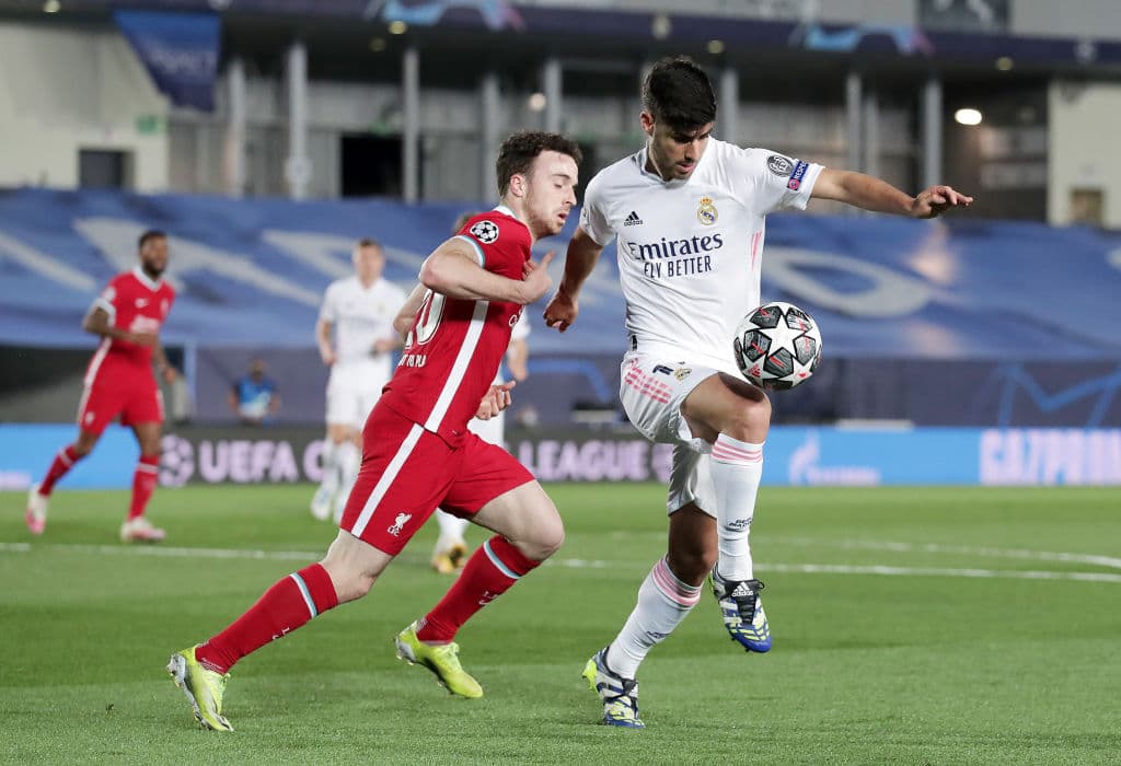 Con doblete de Vinicius Jr. y gol de Marco Asencio, el Real Madrid se queda con la victoria durante el partido de ida de los Cuartos de Final de la UEFA Champions League. El gol en solitario para el Liverpool fue por parte de Mohamed Salah dejando el marcador 3-1.