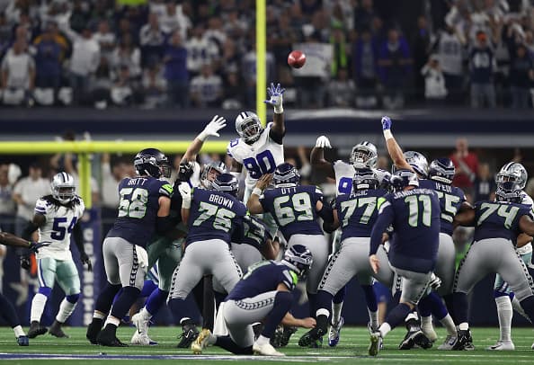 <b>Segundo cuarto: </b>¡Intento de gol fallido! Sebastian Janikowski no logra el intento de 57 yardas y la ventaja de cuatro puntos para Dallas se mantiene.
<b> (Cowboys 10-6 Seahawks) </b>