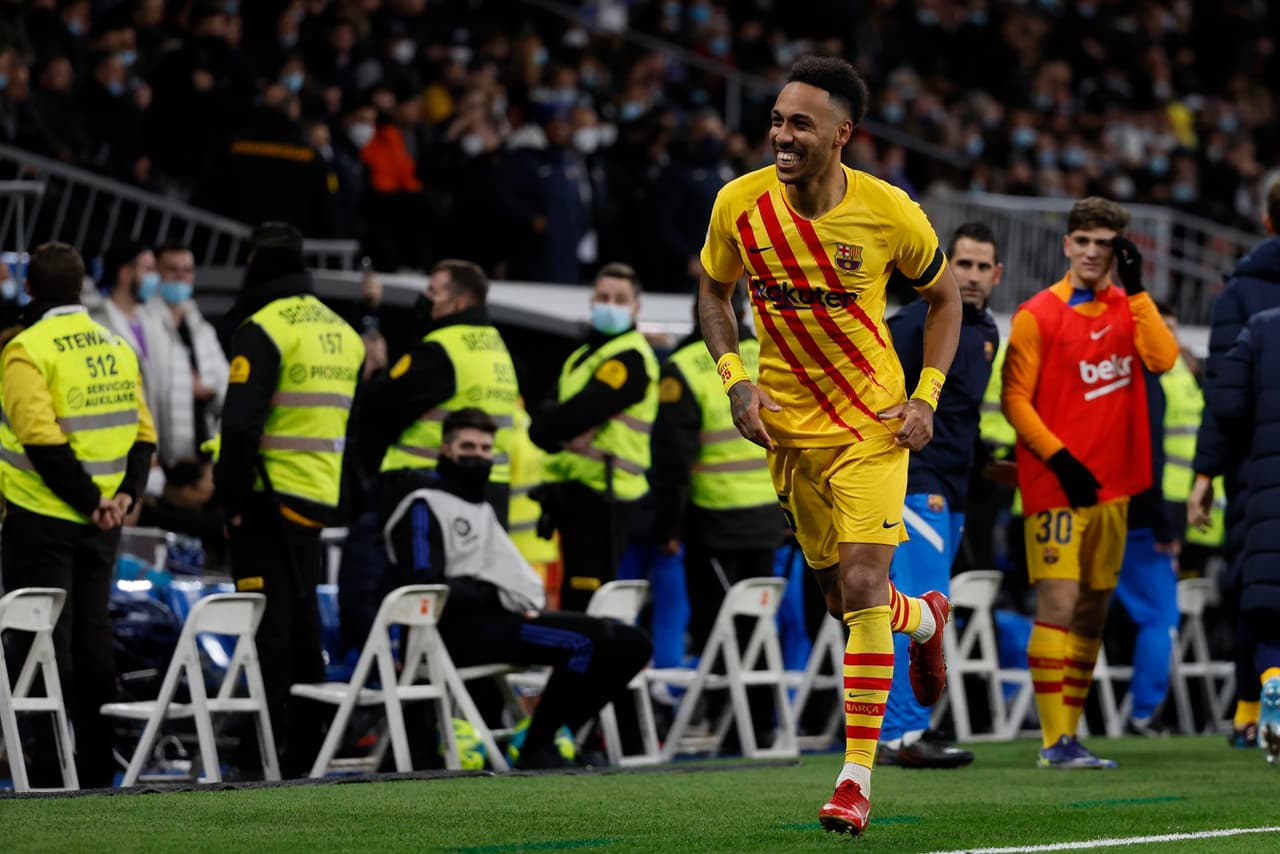 Aubameyang festeja a lo Dragon Ball e iguala marca de Di Stefano