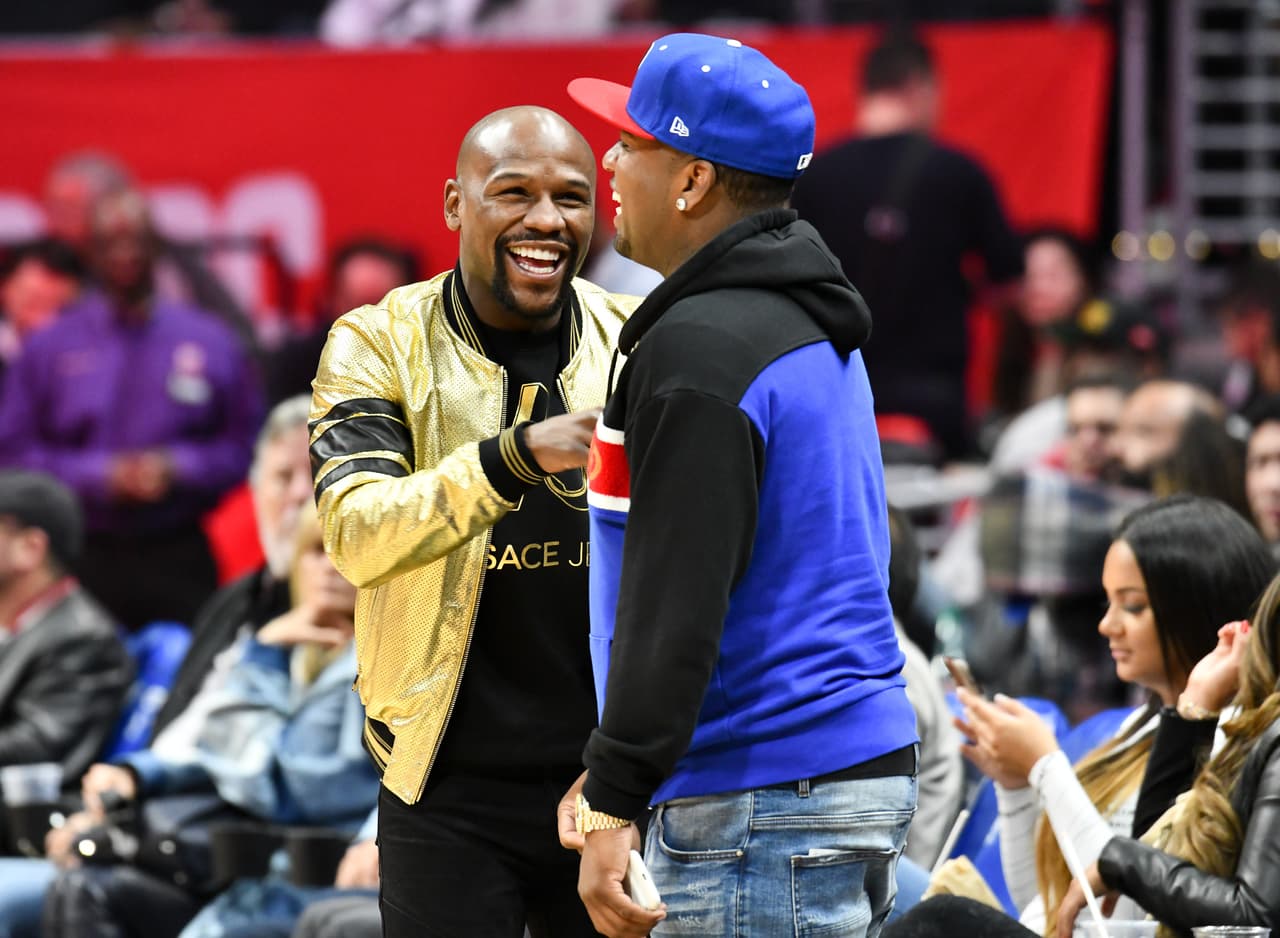 El triunfo de los Clippers en la noche del lunes, en Staples Center, contó con la presencia de varias celebridades entre las cuales se destacan Elgin Baylor (ex NBA), Ben Schwartz (actor), Billy Crystal (actor), Adam DeVine (actor), Chloe Bridges (actriz), P-Reala (rapero) y Floyd Mayweather Jrl (boxeador).