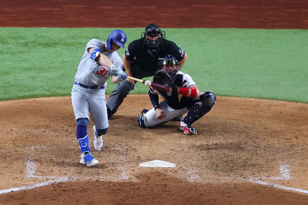Los de Los Angeles tundieron 15-3 a los de Atlanta y ganan su primer juego de la serie; Houston derrotó a los Rays 4-3 y dejan la serie 3-1.