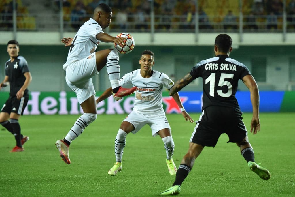 El Sheriff Tiraspol hace historia y se lleva su primer triunfo dentro de la UEFA Champions League ante el Shakhtar Donetsk con marcador de 2-0. El primer tanto lo anotó Adama Traoré, con asistencia de Cristiano, al minuto 16’, y el segundo gol cayó al 62’ por parte de Momo Yansane, en esta fase de grupos.