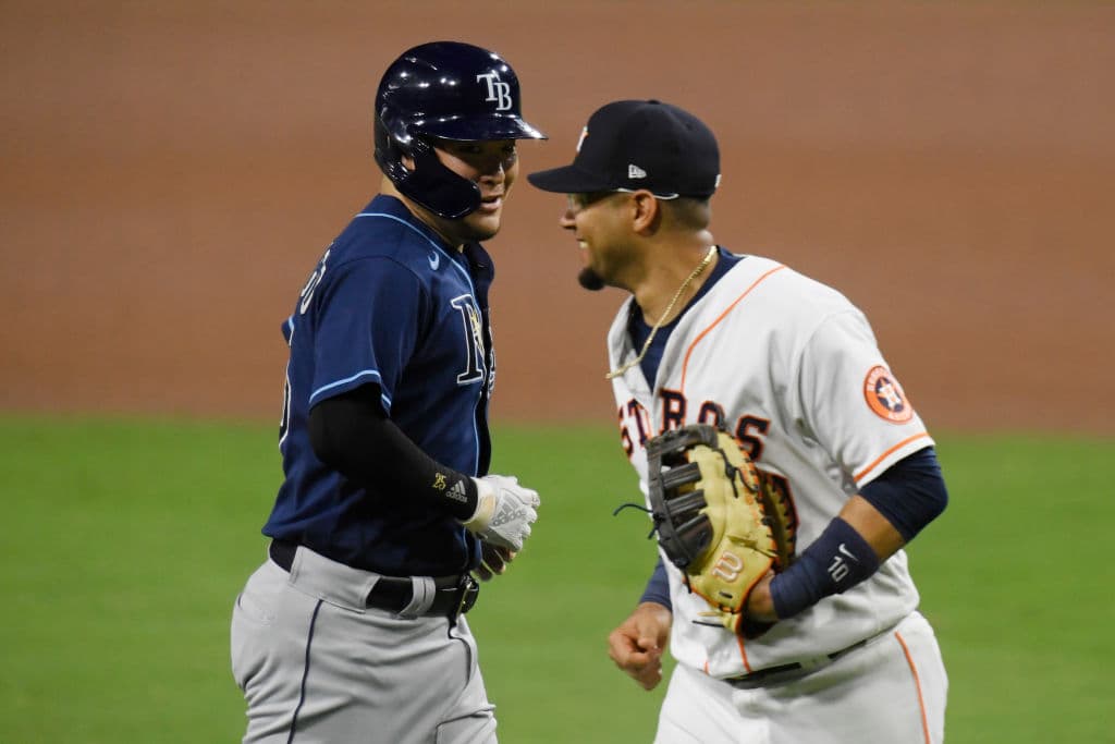 Los de Los Angeles tundieron 15-3 a los de Atlanta y ganan su primer juego de la serie; Houston derrotó a los Rays 4-3 y dejan la serie 3-1.