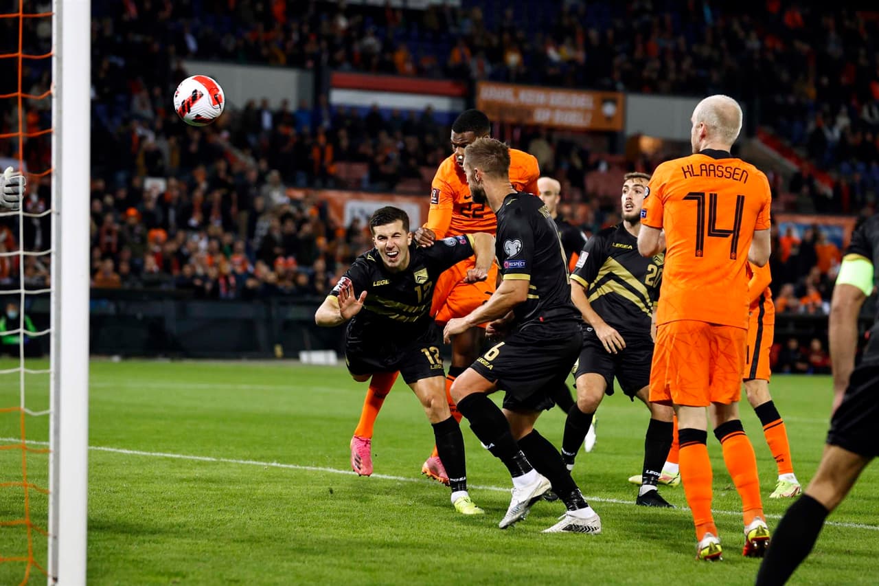 Goleada que recibió Gibraltar ante Países Bajos con marcador de 0-6 durante las eliminatorias de la UEFA, rumbo a Catar 2022. Virgil Van Dijk, Memphis Depay con dos, Denzel Dumfries, Amaut Danjuma y Donyell Malen, sumaron goles para el triunfo durante esta fecha y se colocan en la cima del grupo G.