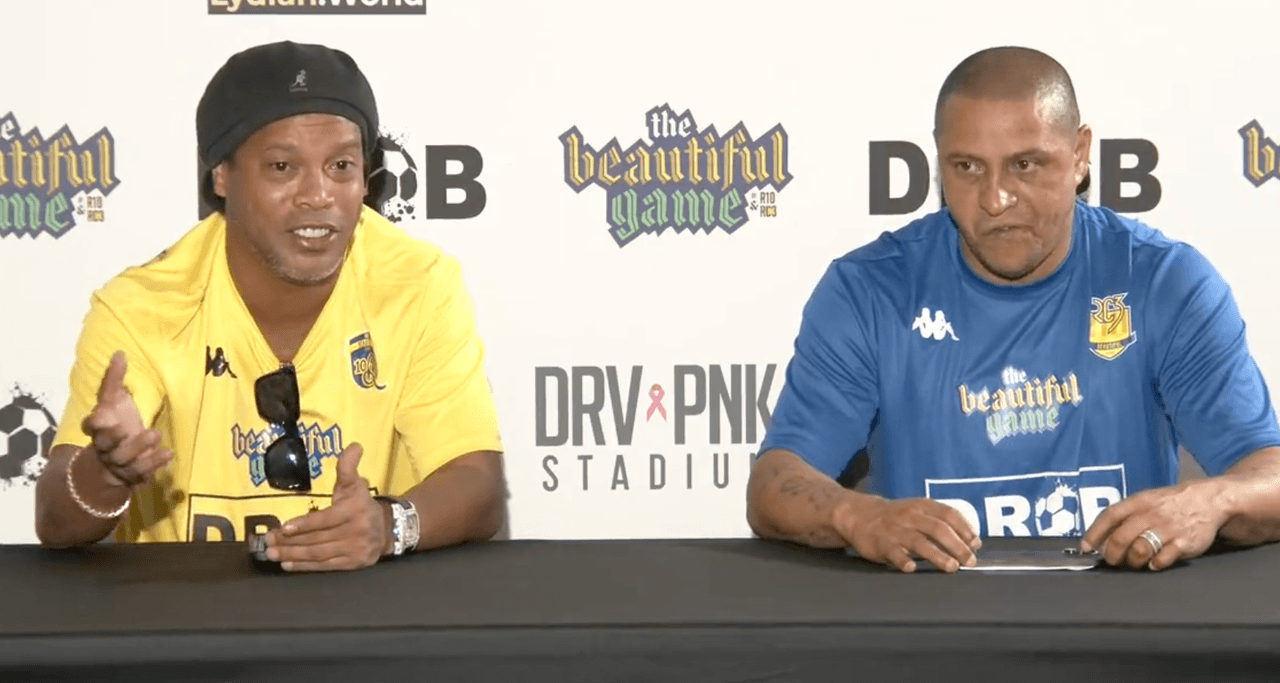 Roberto Carlos y Ronaldinho dieron a conocer figuras para su juego en Miami