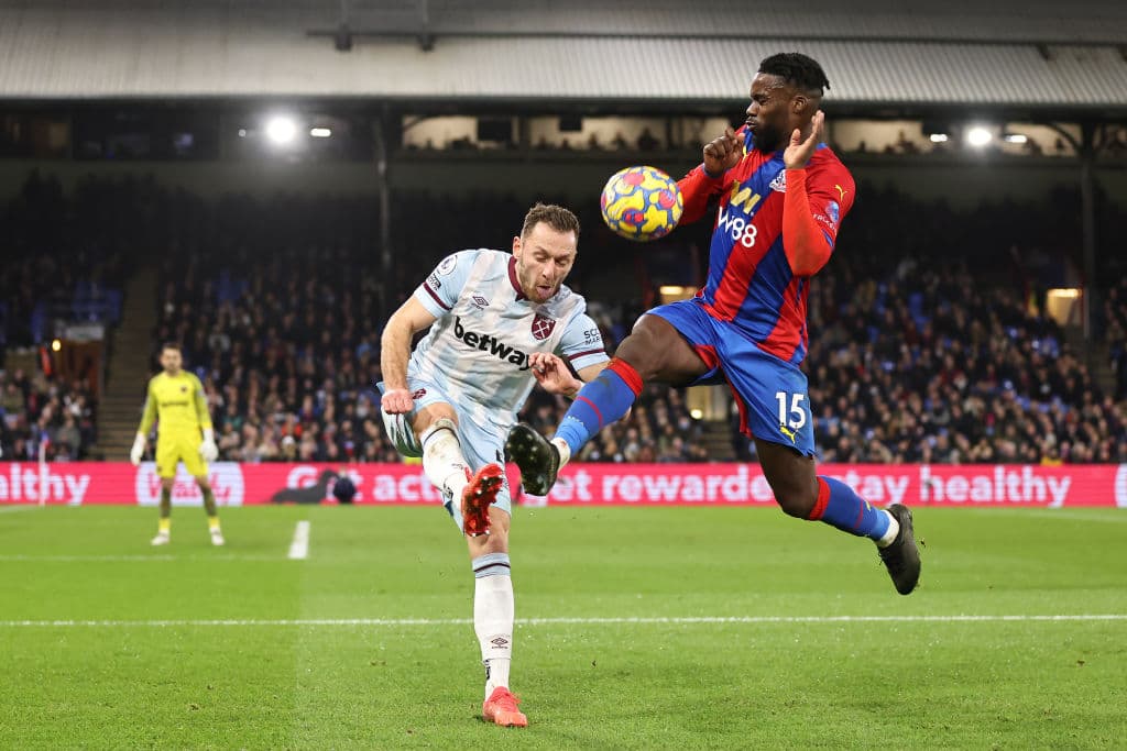 West Ham United se impone 3-2 al Crystal Palace durante la fecha 21 en la Premier League. Michail Antonio (22') y un doblete de Manuel Lanzini (25', 45'+5') le dieron la victoria a los 'Hammers', mientras que para los locales descontó Odsonne Edouard (83') y Michael Olise (90').