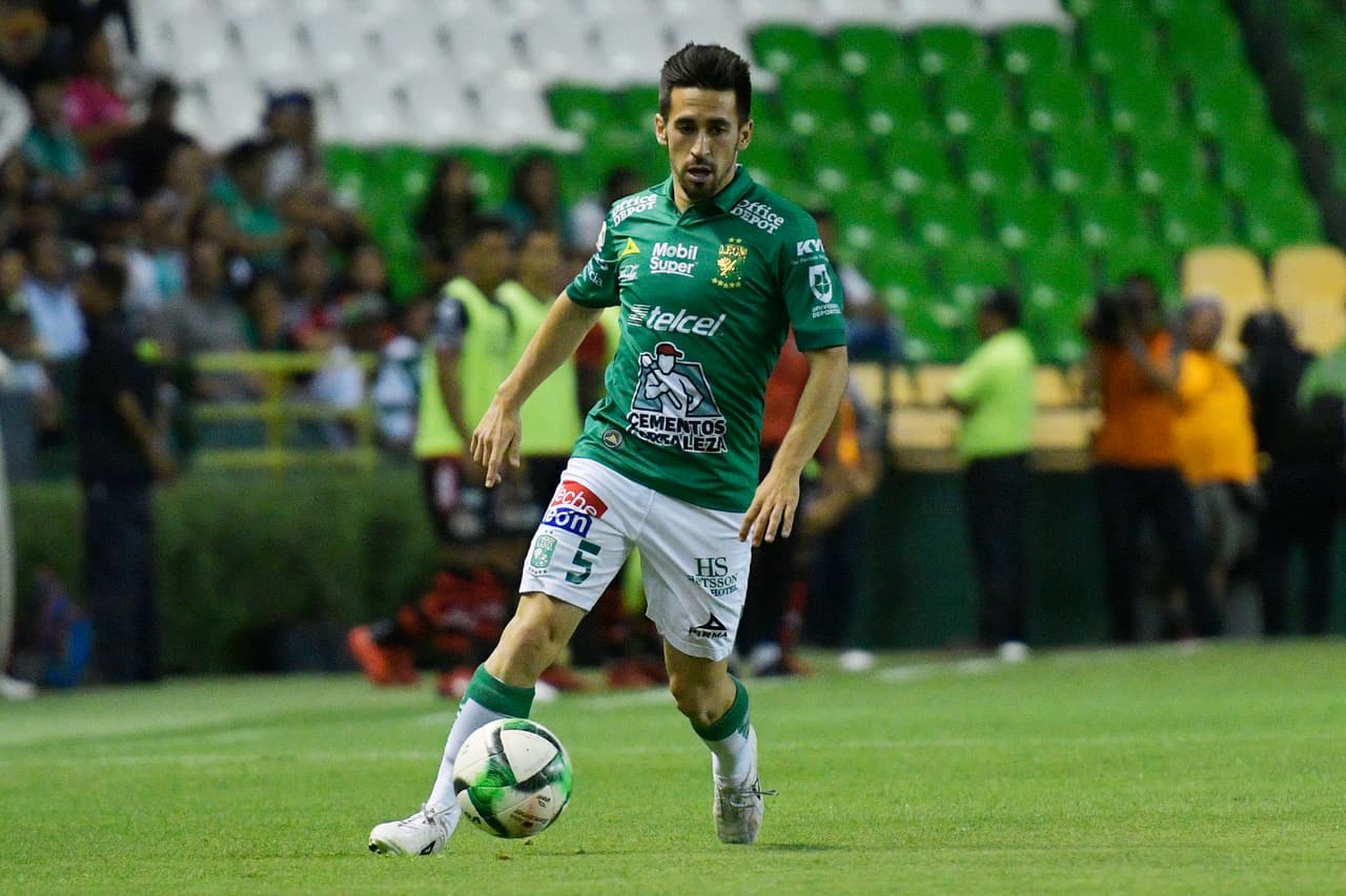 Fernando Navarro es un defensa central que ha ido ganando regularidad con el paso de los años desde su llegada en 2013 al club hasta ahora.