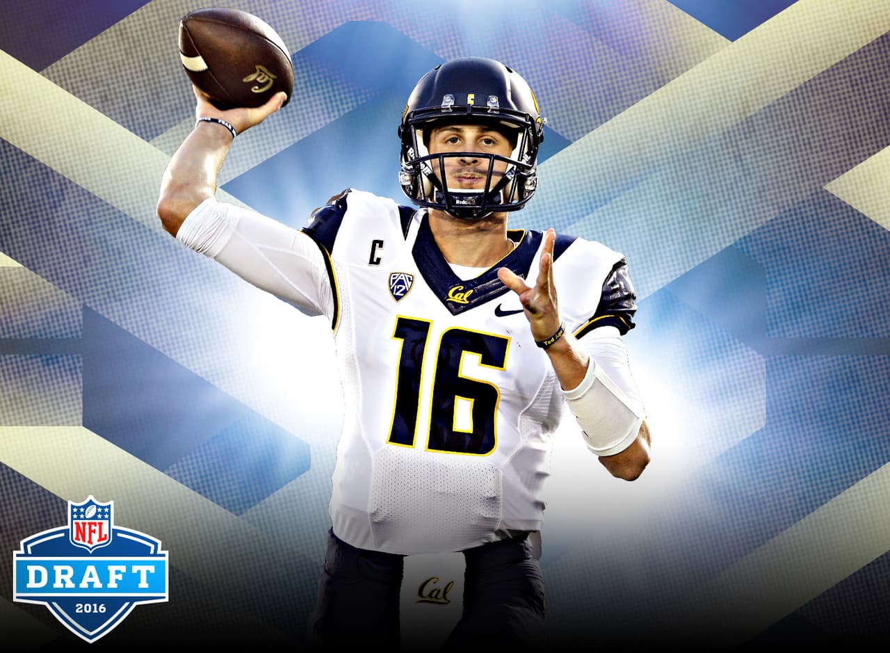 2.- Universidad de quarterbacks.- Desde 1960, la Universidad de California está empatada con USC con el mayor número de quarterbacks reclutados en la primera ronda con cinco: Aaron Rodgers, Kyle Boller, Rich Campbell, Steve Bartkowski y Craig Morton. Se espera que Jared Goff rompa el empate este año y se convierta en el primer quarterback reclutado en primera ronda procedente de California desde Aaron Rodgers en 2005.