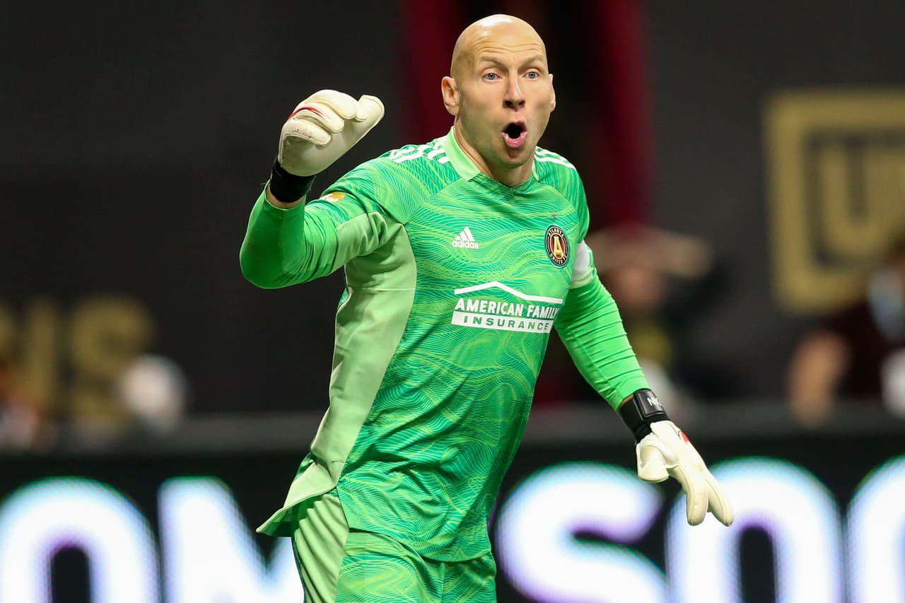 Brad Guzan fue un espectador de lujo que no pudo evitar el empate.
<br>